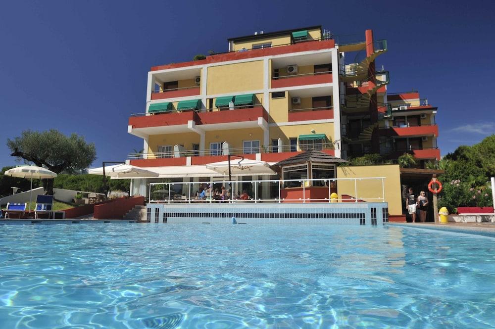 Hotel Bembo Бібіоне Екстер'єр фото